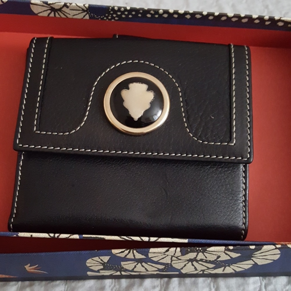 New gucci wallet (emblem faded)